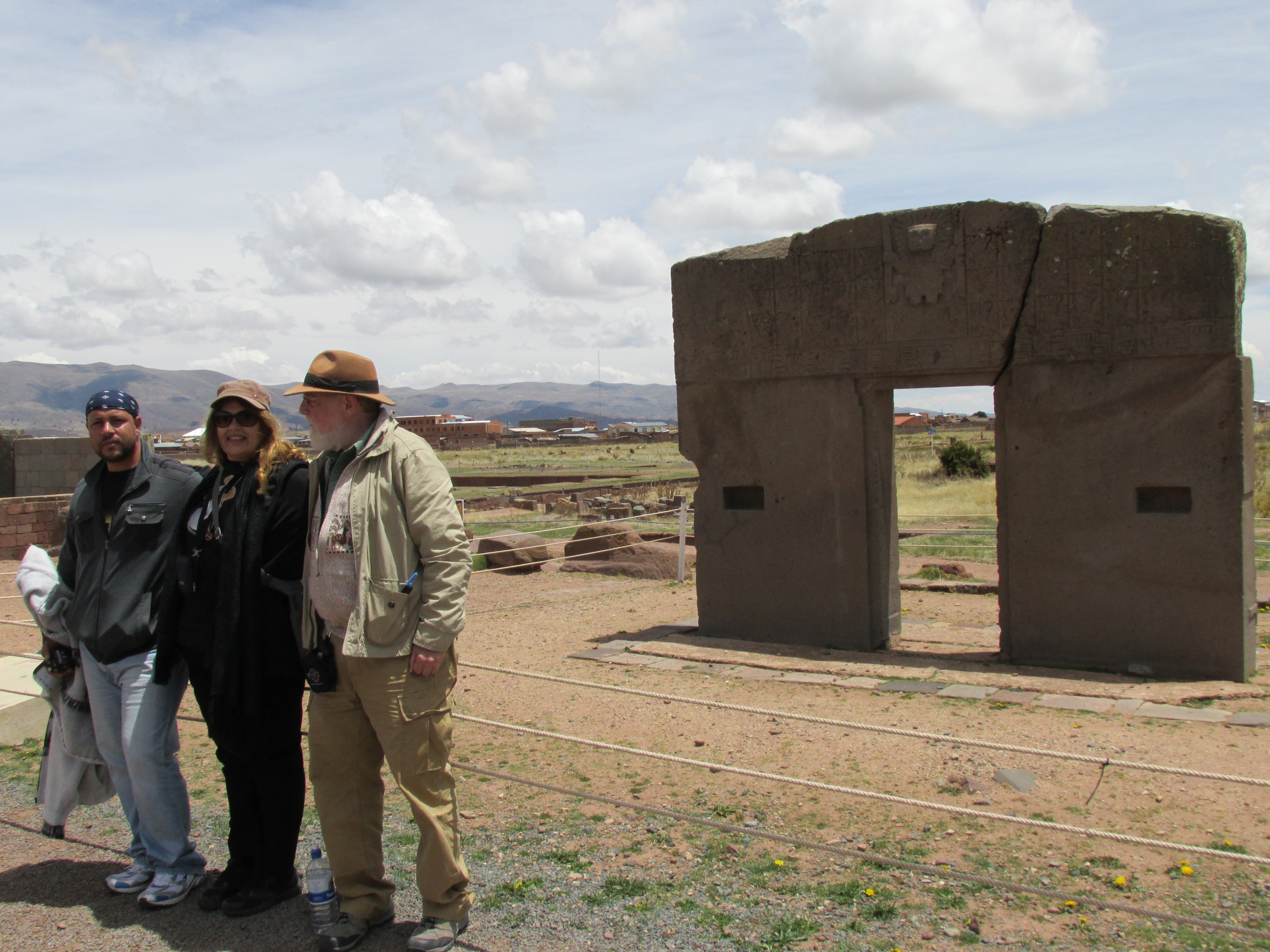 armario estar impresionado Exagerar Experts Of Megalithic Egypt Visit Puma Punku In Bolivia - Hidden Inca Tours